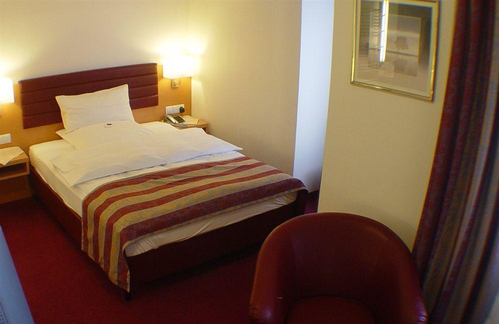 Hotel Zum Adler Бон Екстериор снимка