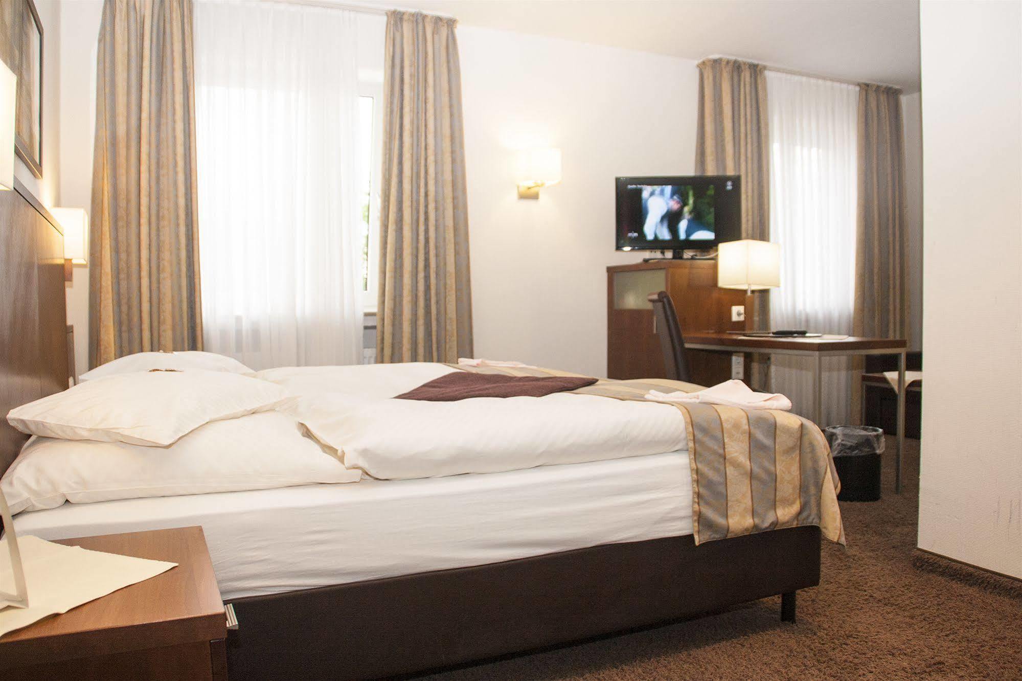 Hotel Zum Adler Бон Екстериор снимка