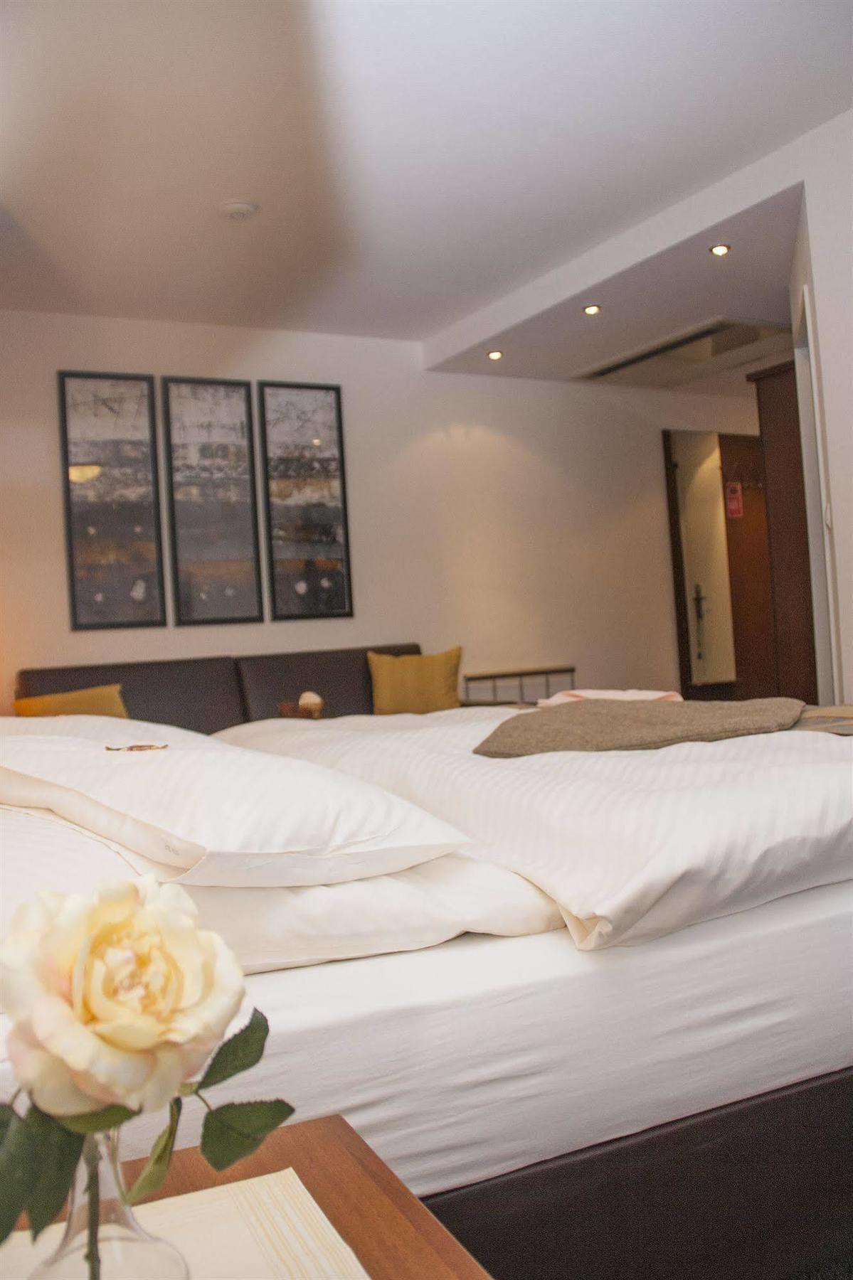 Hotel Zum Adler Бон Екстериор снимка