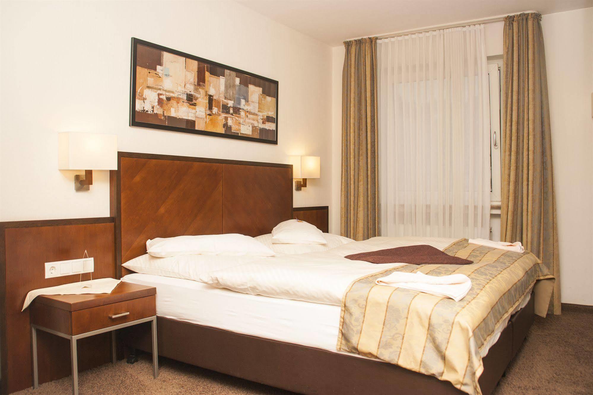 Hotel Zum Adler Бон Екстериор снимка